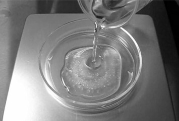 نمک مایع چیست و چگونه برای غذا استفاده کنیم؟ نمک مایع چیست و چگونه برای غذا استفاده کنیم؟