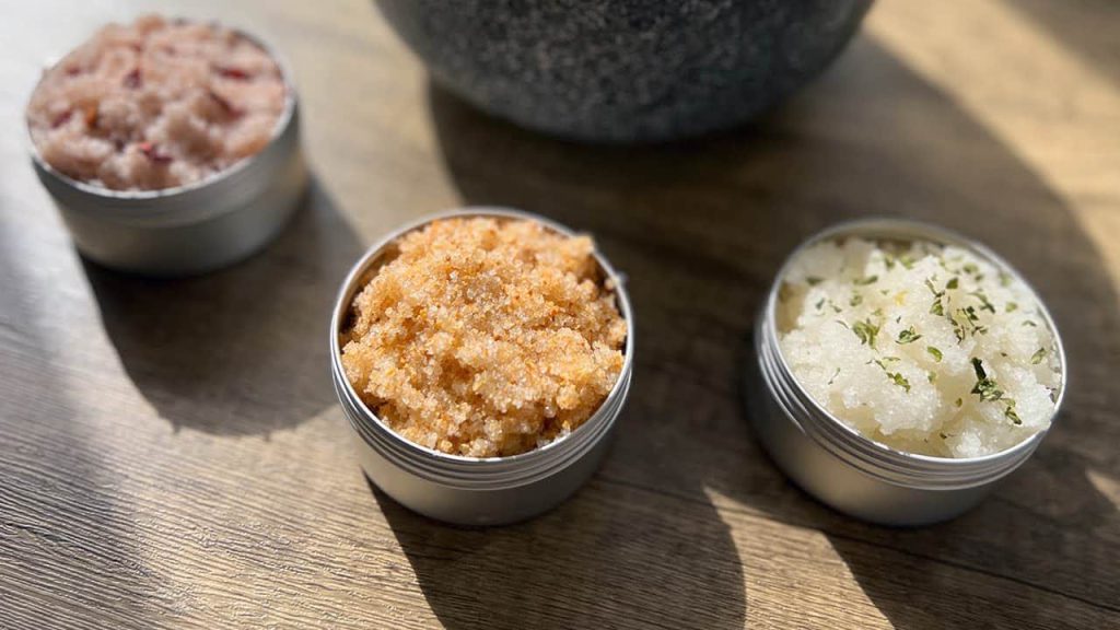 استفاده از نمک دریا برای لایه برداری پوست