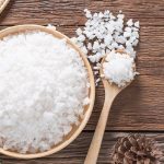 استفاده از نمک دریا در انواع غذاها برای طعم بهتر