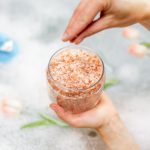 لایه برداری پوست با نمک هیمالیا